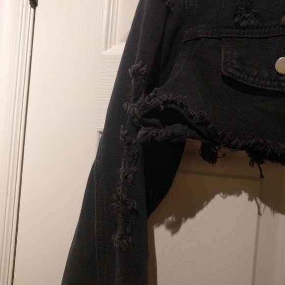Super Cropped Frayed Black Denim Jacket - Picture 3 of 4